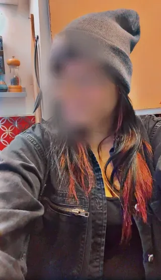Elin, 32