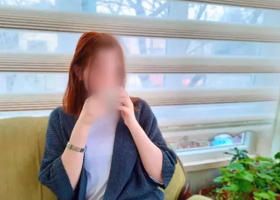 Ellen, 24