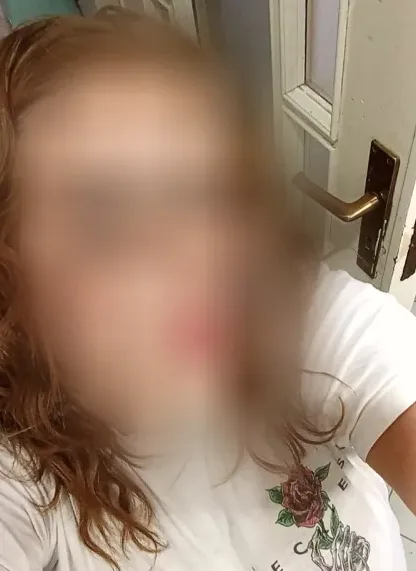Julia, 26