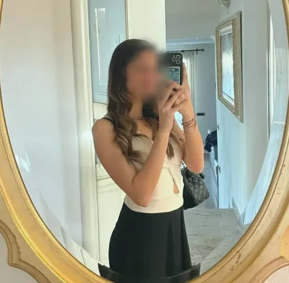 Lejla, 19